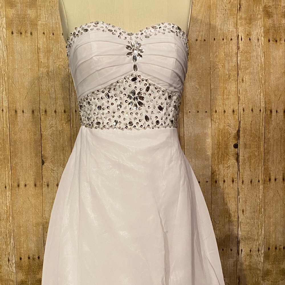 NEW Jaeden White Formal Dress - Picture 2 of 8